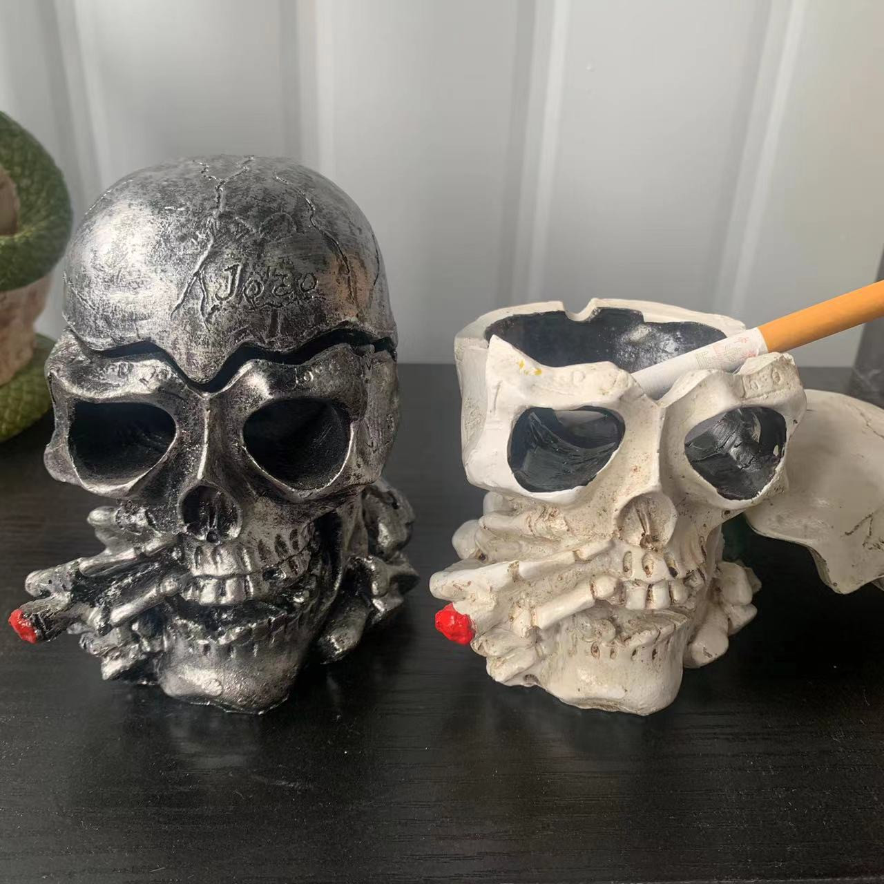 Resin Art For Wedding Gift - ハロウィン新作ヨーロッパ風アート置物オーナメント骸骨灰皿リビングルーム装飾ギフト