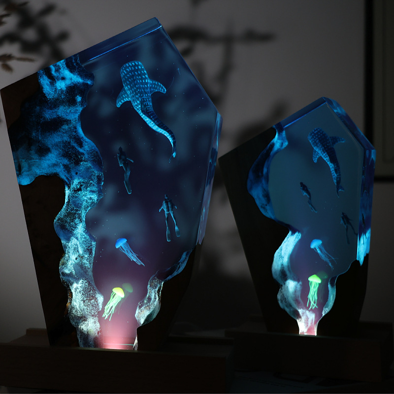 樹脂製洞窟クジラダイバーデスクトップクラゲ発光オーナメントク - Resin Art For Wedding Gift のレビューと価格