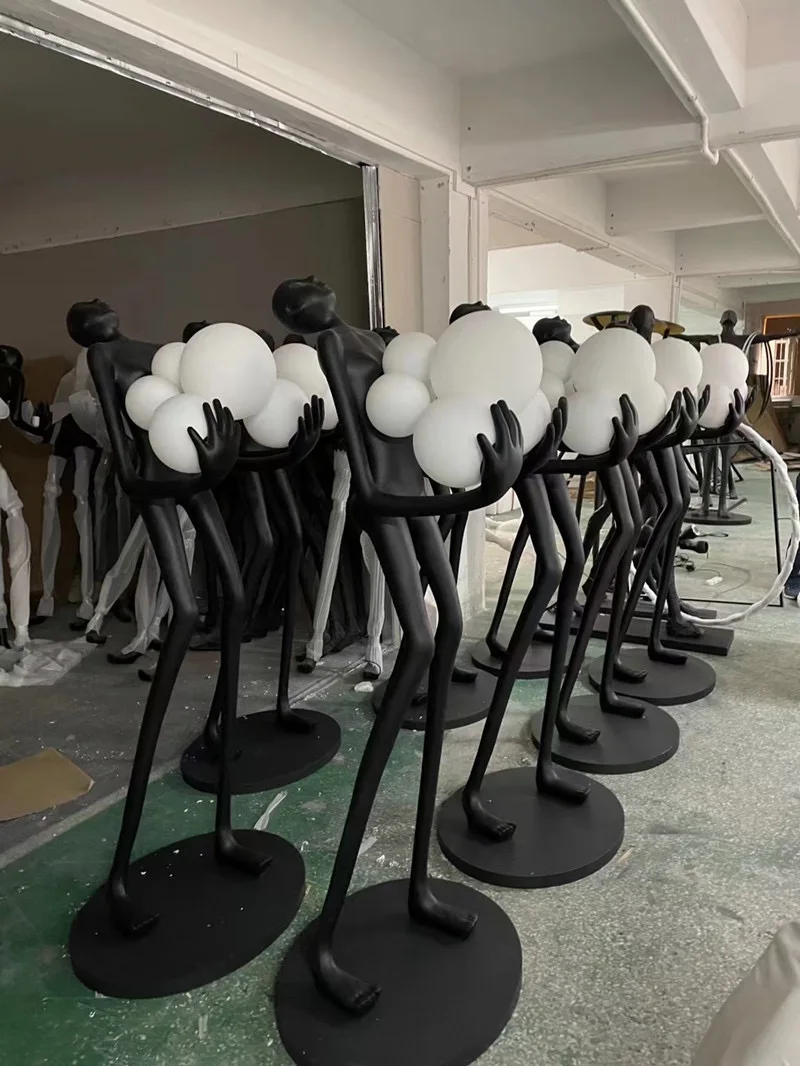 ヒューマノイドフロアランプ モダンLEDフロアライト スカル - Resin Art Floor のレビューと価格
