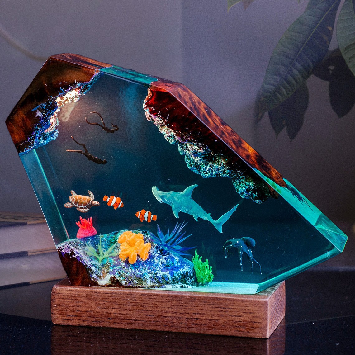 シービューマイクロザトウクジラダイバーレジンウッドランプオー - Resin Art Ocean のレビューと価格